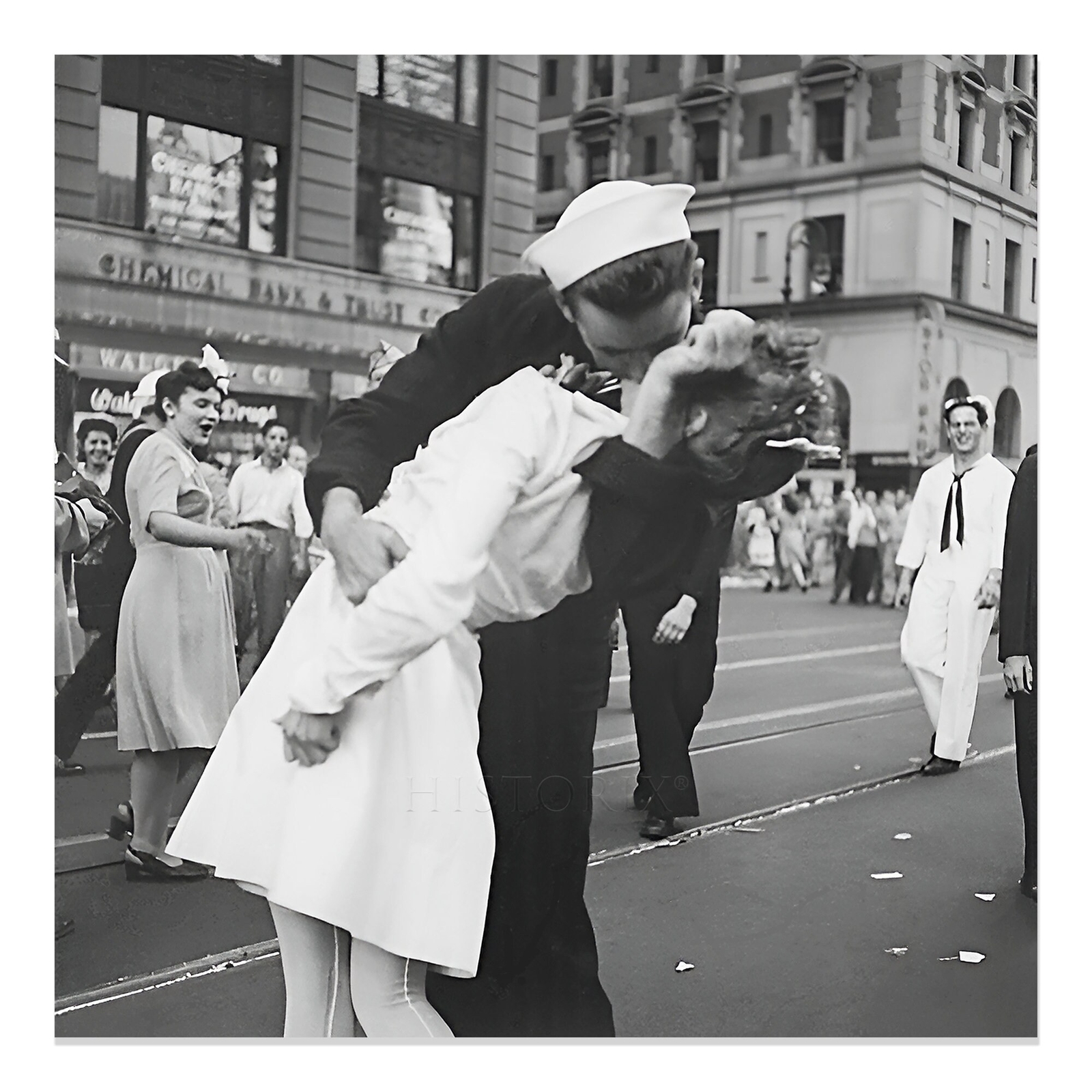 HISTORIX Vintage 1945 VJ Day Times Square Kiss Photo Print Wall Art Poster